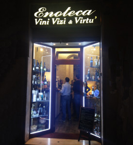 L'ingresso dell'enoteca Vini Vizi e Virtù a Roma